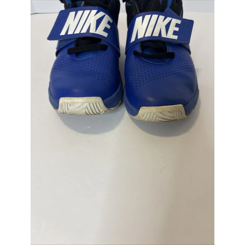 Nike Team Hustle D8 Big Boy's Blue Basketball Athletic Shoes Size 10.5